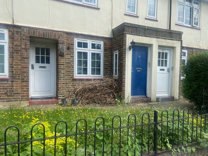 Fig. 58: Left: Simple brick-dressed door surround. Right: Paired, flat-roof porch with brick parapet and rendered door surrounds. The glazed doors are original.