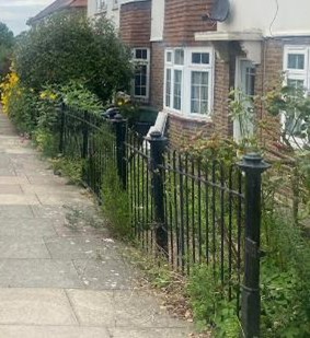 Fig. 70: Original front gardens with the original railings. These railings are commonplace for most of the CA.