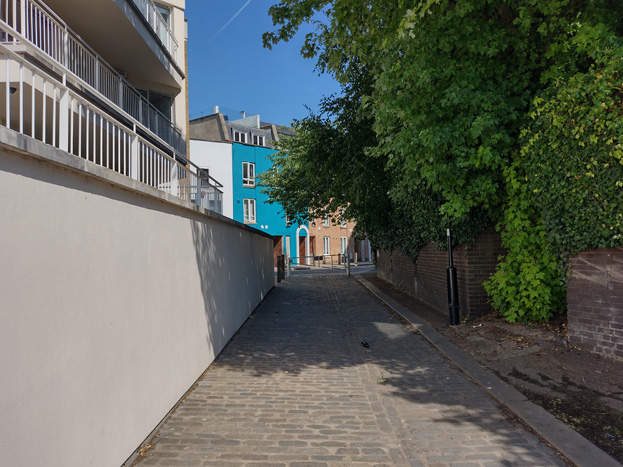 Fig: 90: Historic stone setts adjacent to Old Swan Wharf