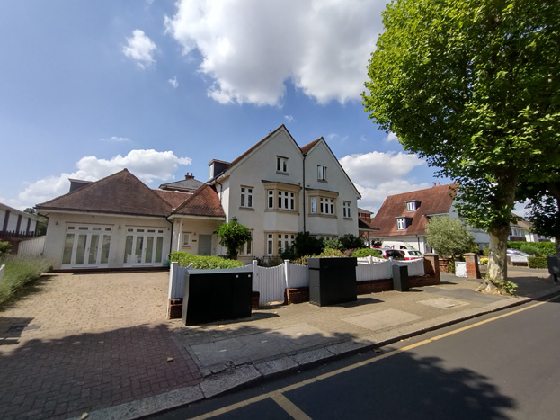 Fig. 14: Pastiche houses flank the entrance to the Wandsworth School development to rear