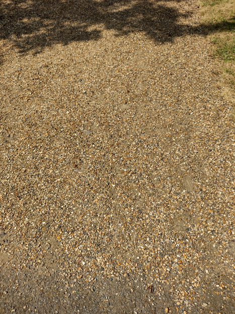 Fig. 108: Loose gravel is utilised in the landscaped gardens