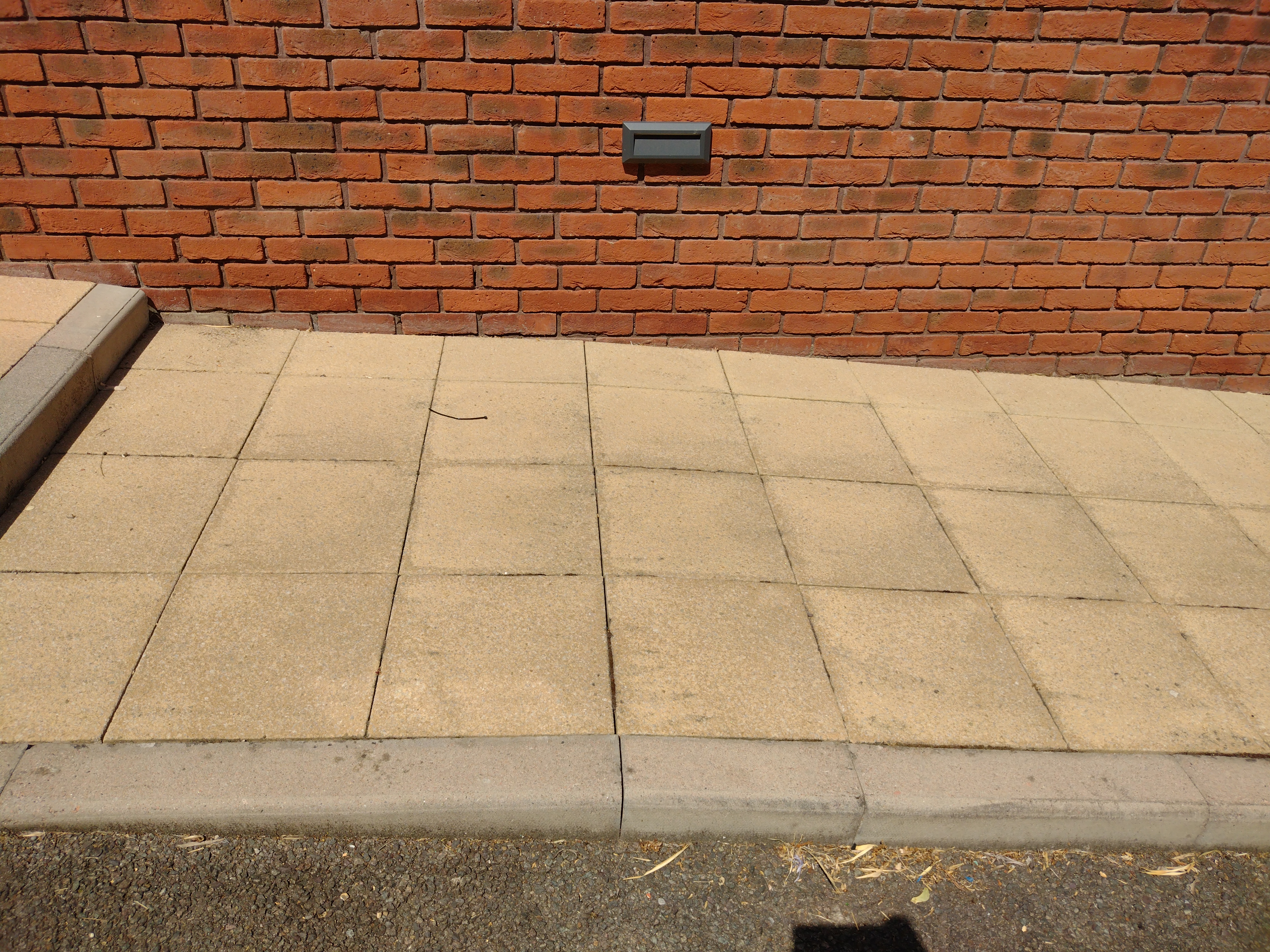 Fig. 80: Sand coloured pavers