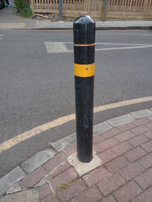 Figure 52: Bollard at the junction of Balham New Road and Cavendish Road